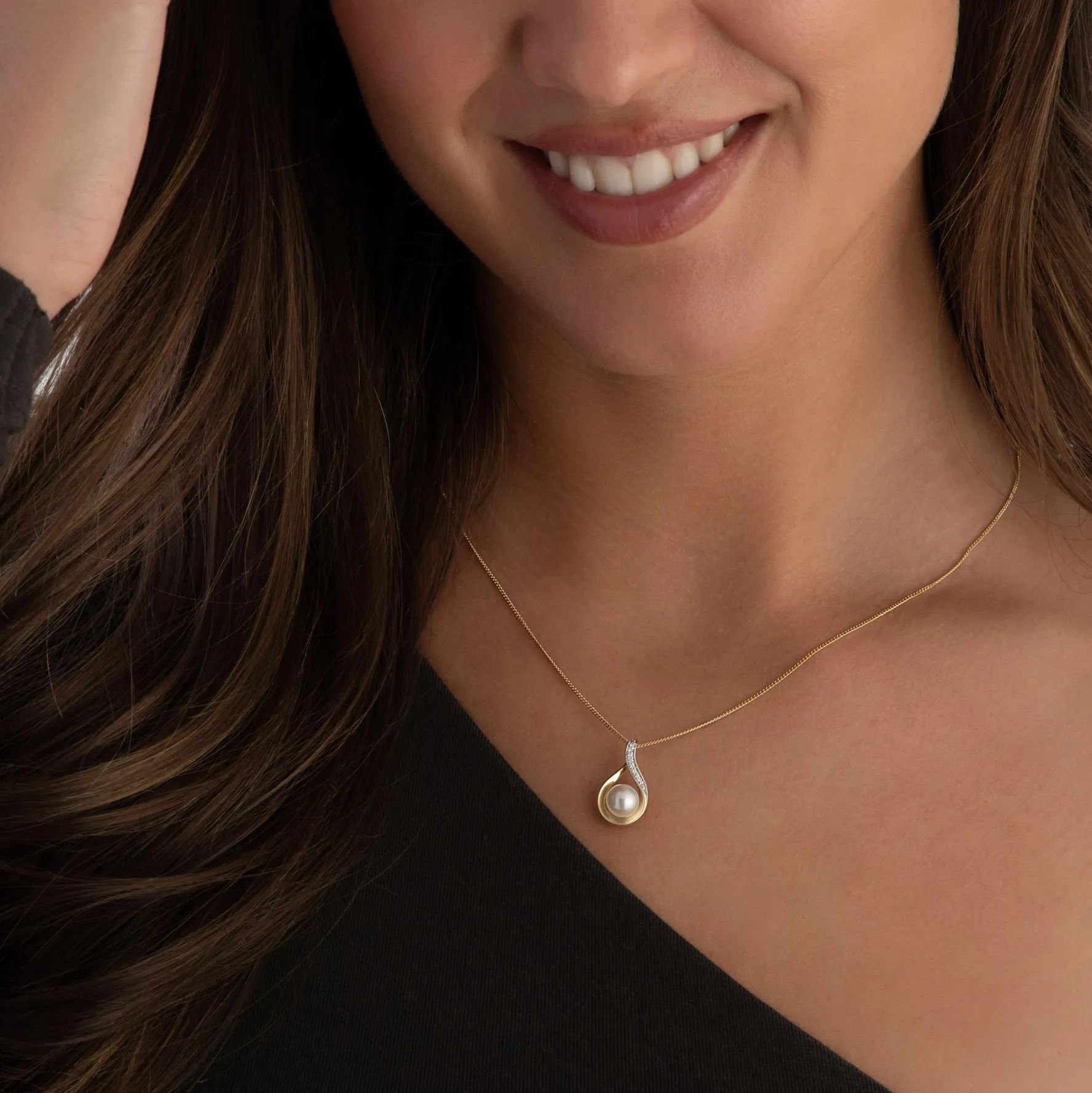 Beaverbrooks 9ct Yellow Gold Diamond Freshwater Pearl Pendant