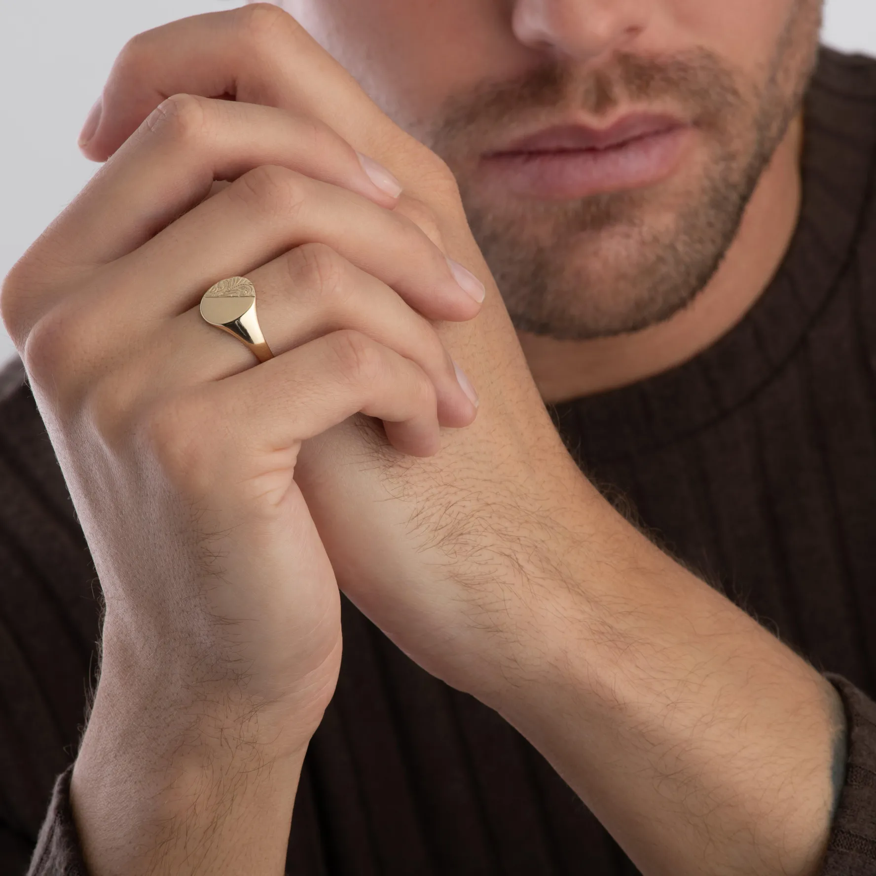 Beaverbrooks 9ct Yellow Gold Oval Pattern Signet Ring