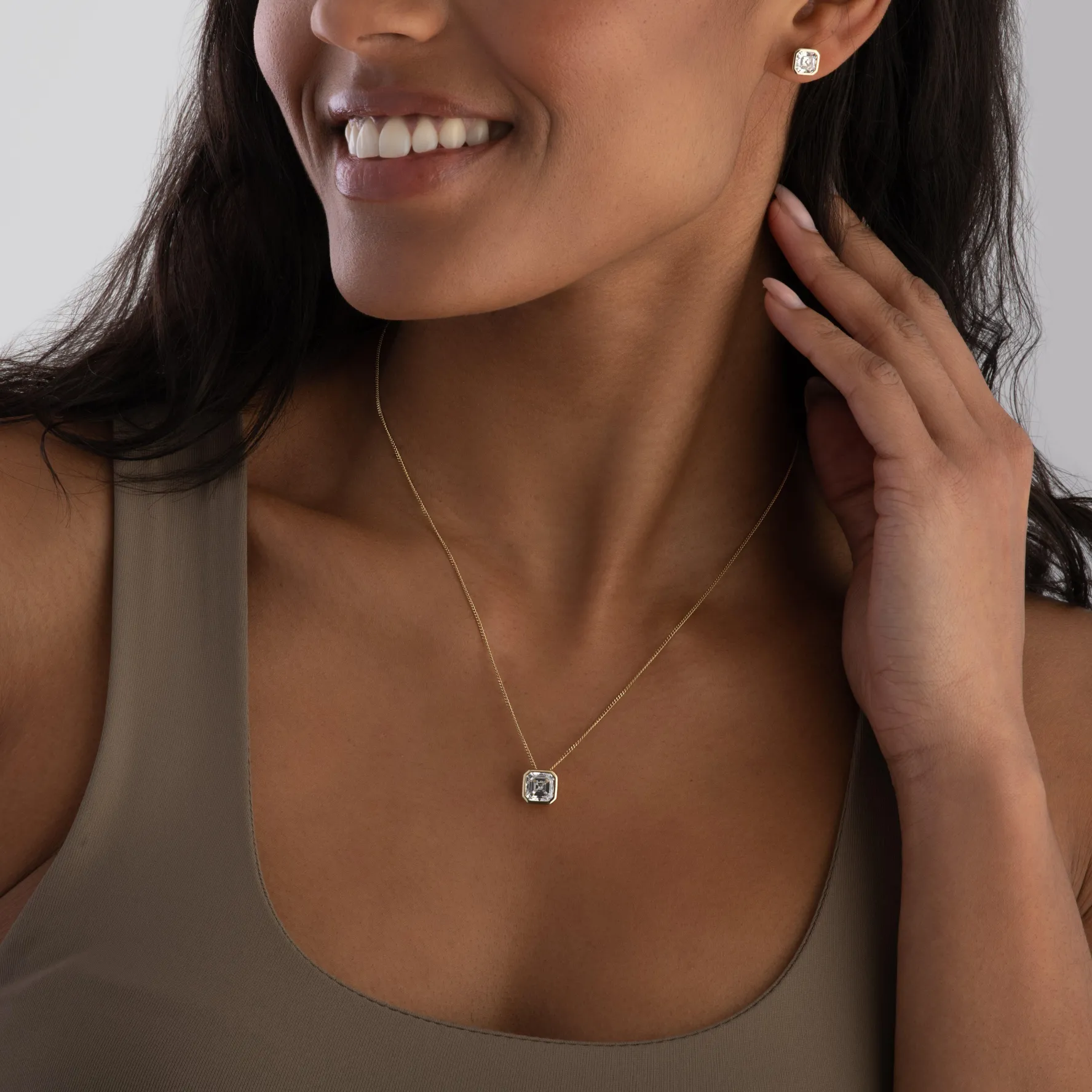 Beaverbrooks 9ct Yellow Gold Cubic Zirconia Pendant