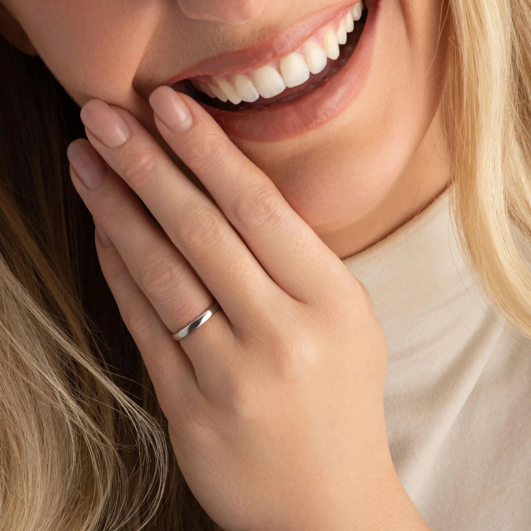 Beaverbrooks Platinum 2.5mm Court Wedding Ring