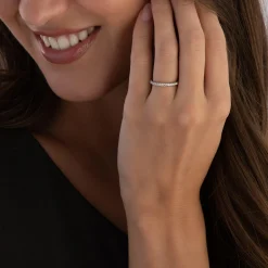 Hearts On Fire Vela Platinum Diamond 2mm Wedding Ring